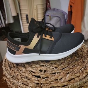 New Balance Tennis Shoes